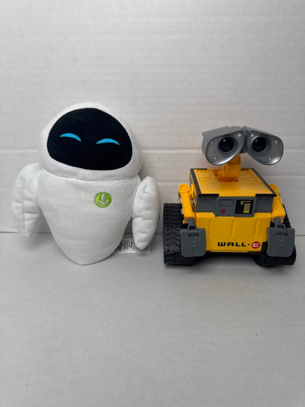 Disney Pixar Wall-E Exclusive 6-Inch Figure NO REMOTE" & Eve Plush stuffed toy